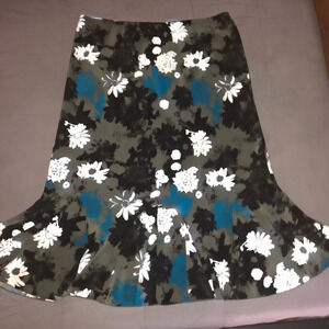 Beautiful Women’s XL Floral Skirt - Black, White, & Blue Flowers. 100% Polyester